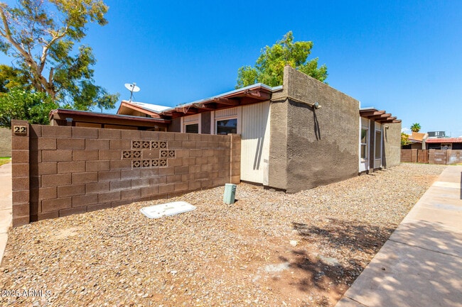 Building Photo - 601 N May Rental
