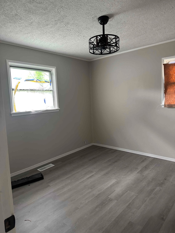 Photo - 877 Pontiac Ave