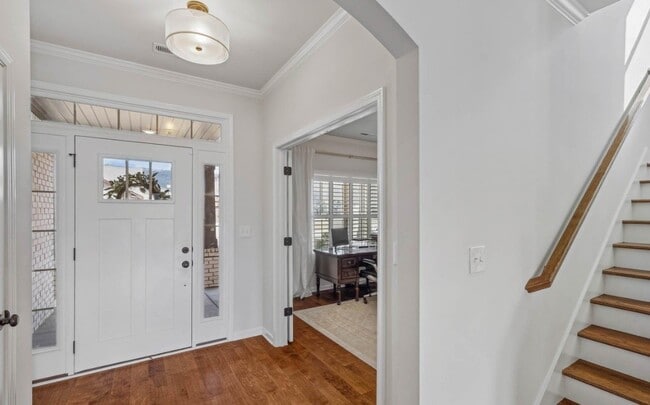 Photo - 218 Jubilee Cir SE