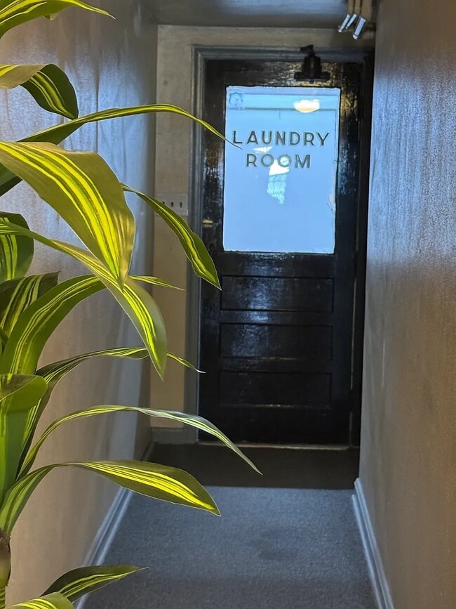 Photo - 2788 Park St