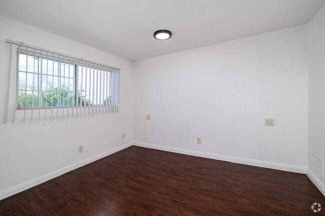 1BR, 1BA - 650SF - Bedroom