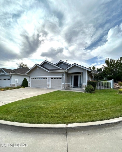 6176 Wycliffe Cir