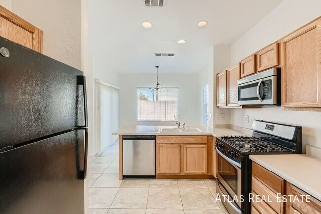 Photo - 2692 Niddrie Ave