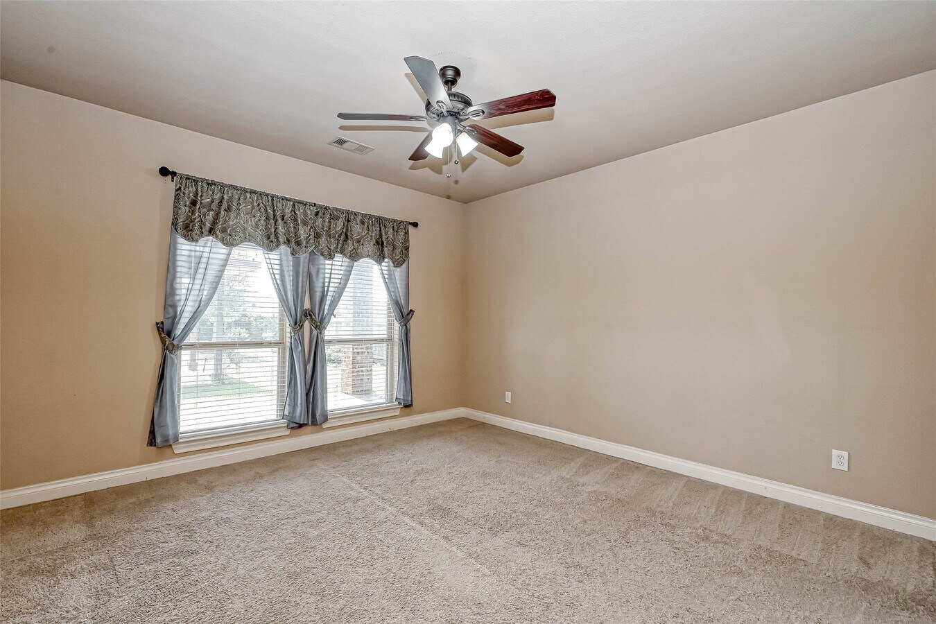Photo - 27415 Blinkwood Park
