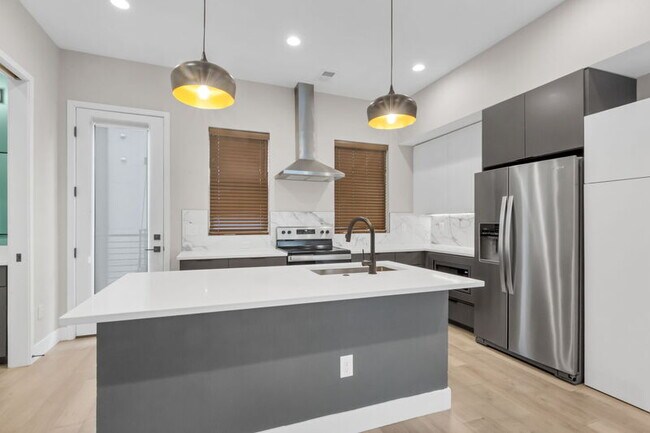 Photo - 635 Inca St Unit #2