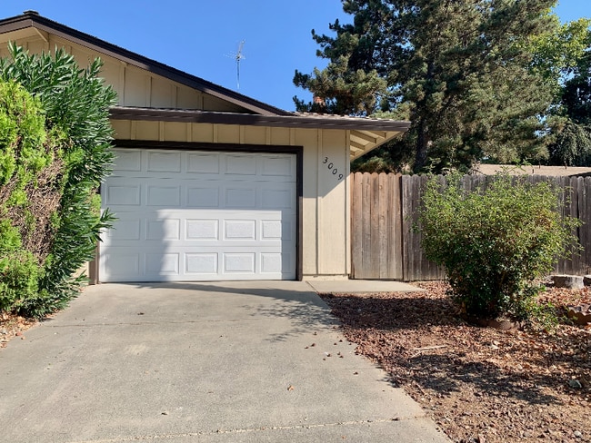 Photo - 3009 Lillard Dr