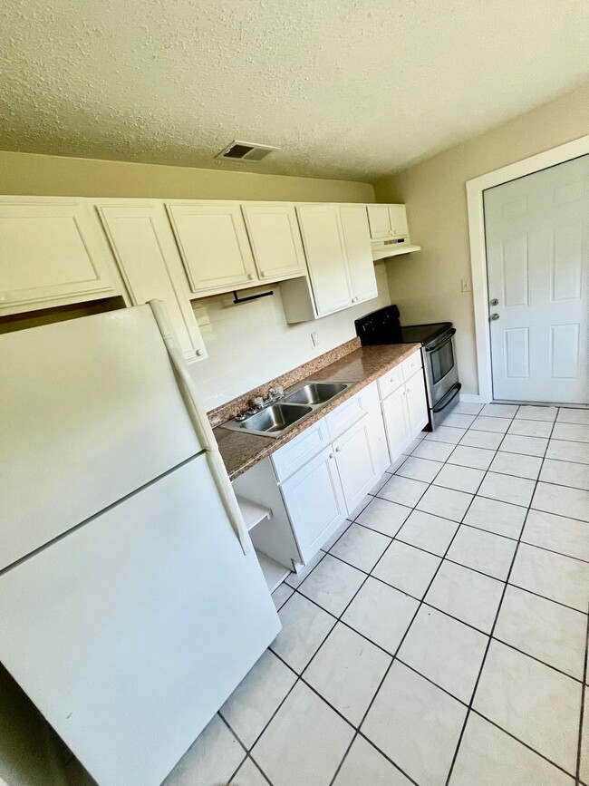 Photo - HUGE 3BR/1BA Dade City Home w/Large Bedrooms; NO APPLICATION FEE!!