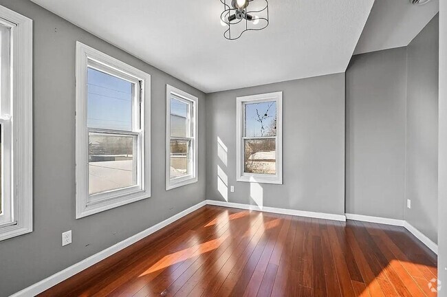 Building Photo - 2906 NE Tyler St Unit 2 Rental
