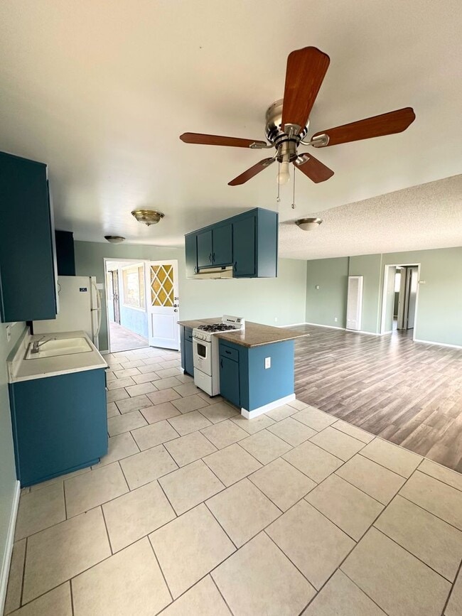 1746 E 10th St Unit 7