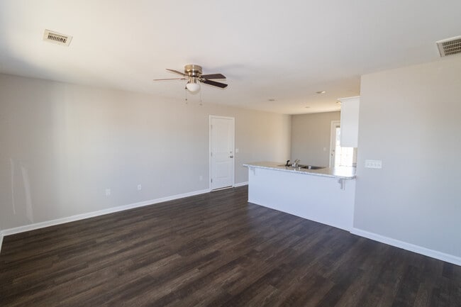 Photo - 218 Evans Ter