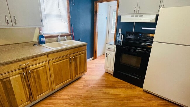 Building Photo - 1 Bedroom 1 Bathroom House!