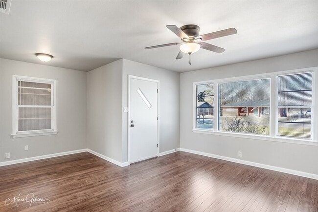 Photo - 115 Larkin St