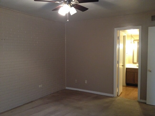 Photo - Village Green Townhouse for Lease!
