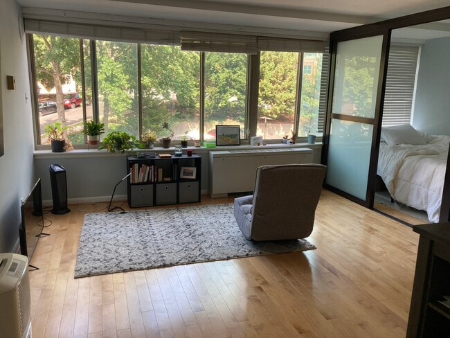 Building Photo - 1210 N Taft St Unit 409