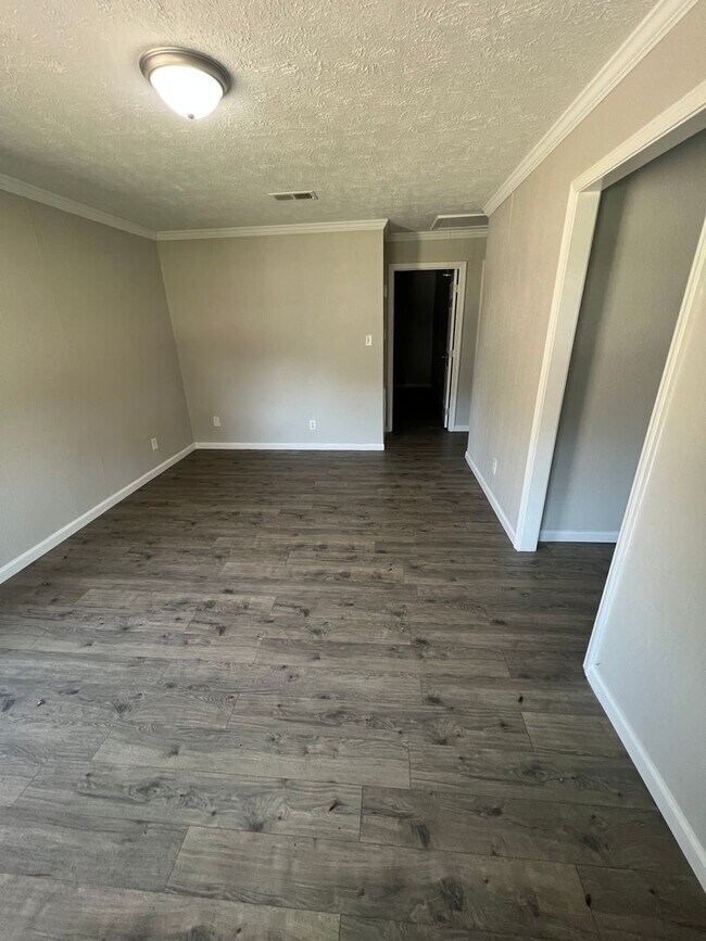 75 Carolane Dr Unit Right