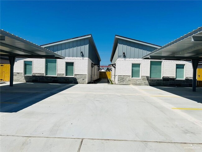 Building Photo - 1618 Playa Dr Unit 4 Rental