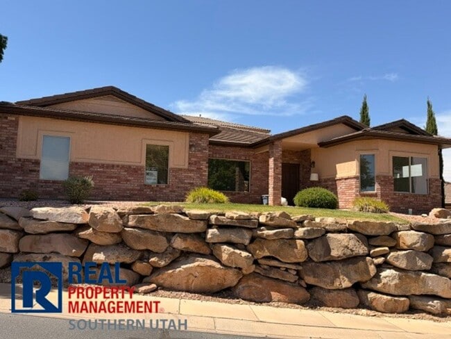 Building Photo - Legacy Townhome