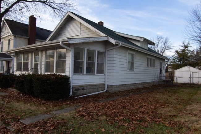 1204 W Spencer Ave