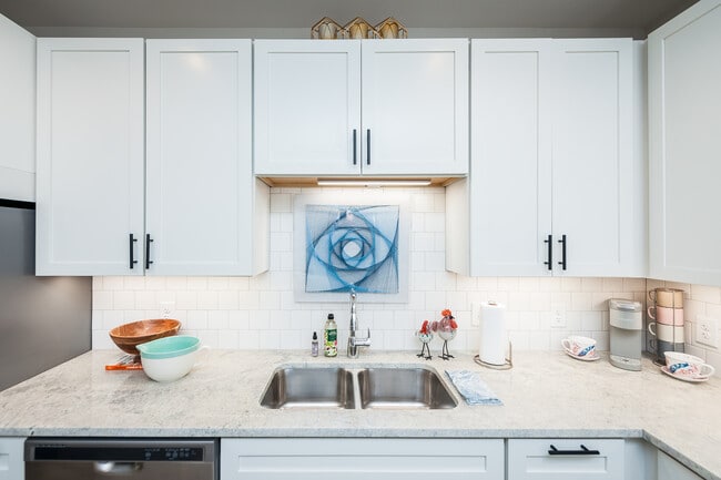 Photo - 121 Larchmere