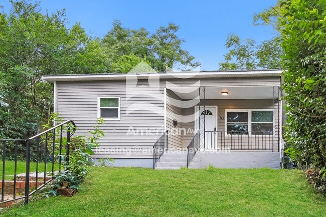 Photo - 743 Katherine St