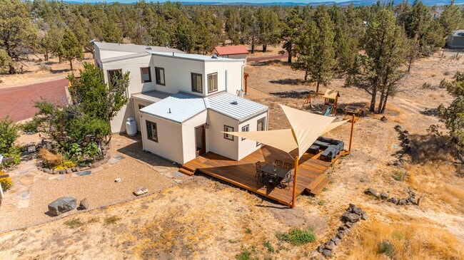 Photo - 4455 NE Vaughn Ave Unidad The Prancing Peacock