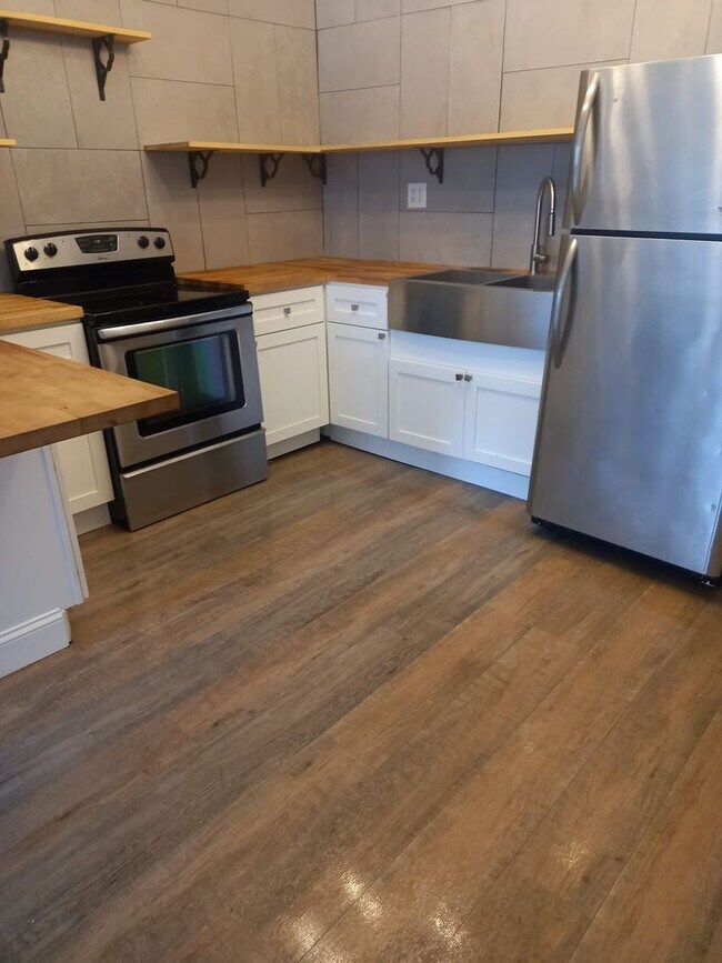 Photo - 330 N 5th St Unit Apartment 1