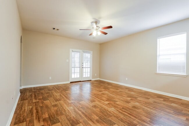 Photo - 2003 Lost Pine Ct