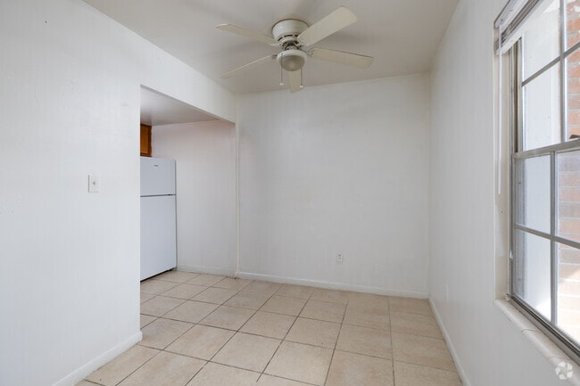 1BR, 1BA - 675SF - Dining Room