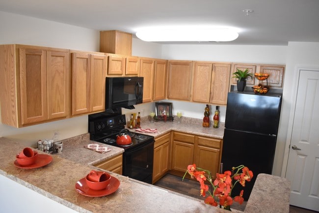 Photo - 19451 Oak Rd W Townhome