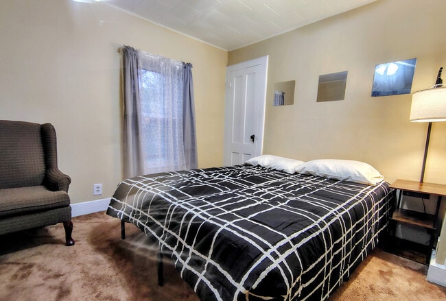 Building Photo - 14 Jerome Ave Unit 2