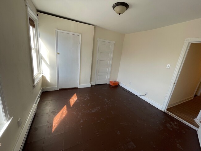 Photo - 735 W Russell St