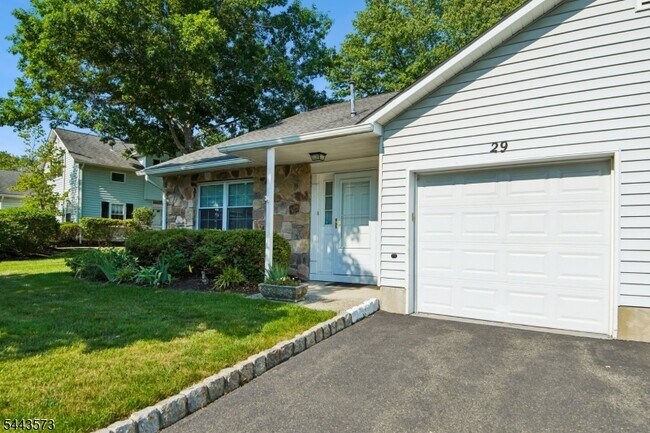 Photo - 29 Coachlight Dr