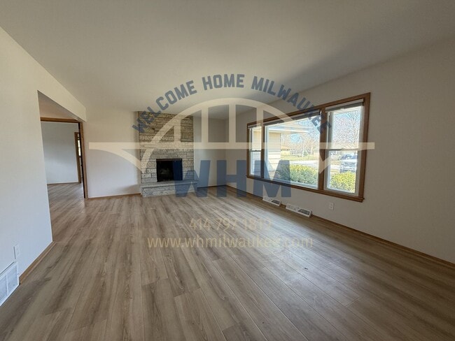 Photo - 4325 N 142nd St