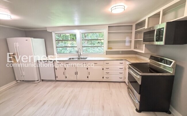 Photo - 2 Bed/1 Bath Home with Modern Amenities / Available Now!
