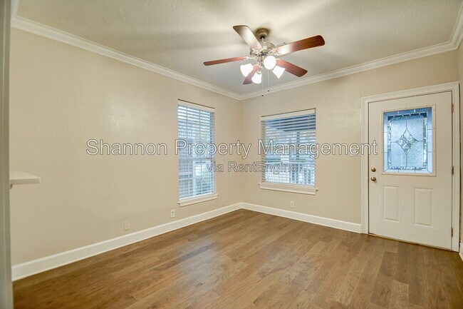 Photo - 711 W 10th St
