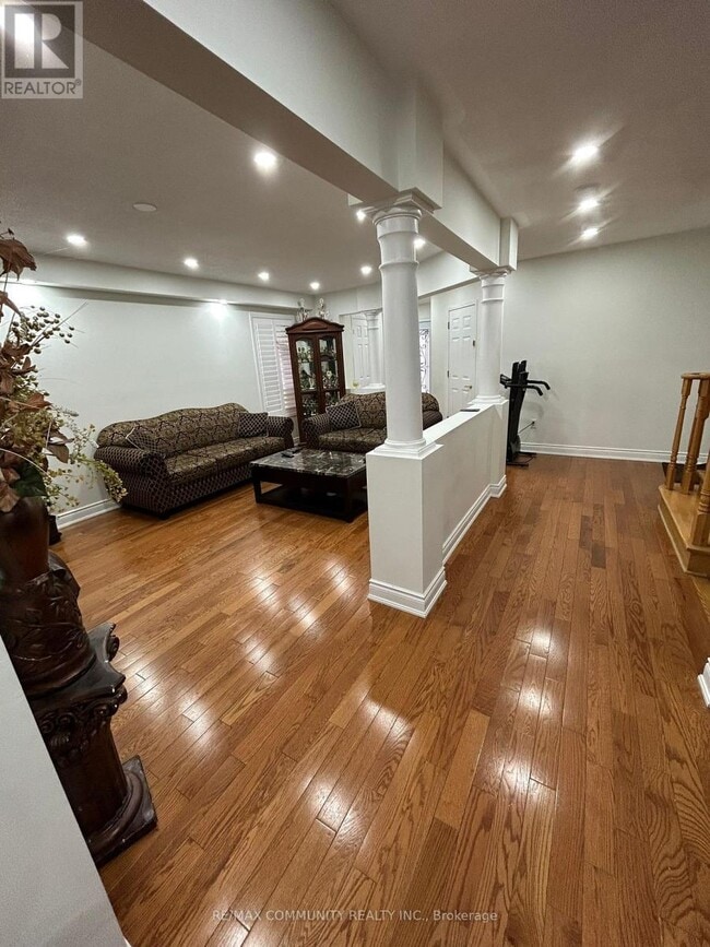 Photo - 4332 Guildwood Way