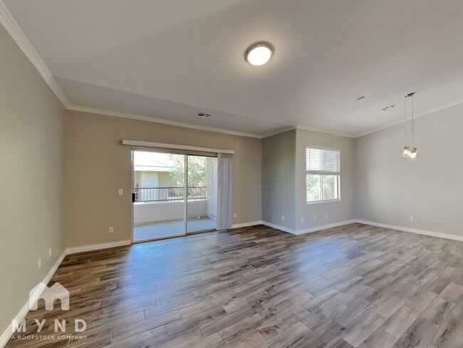 Photo - 900 Domnus Ln Unidad 204