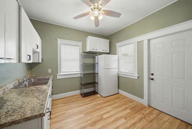 Photo - 412 W 4th St