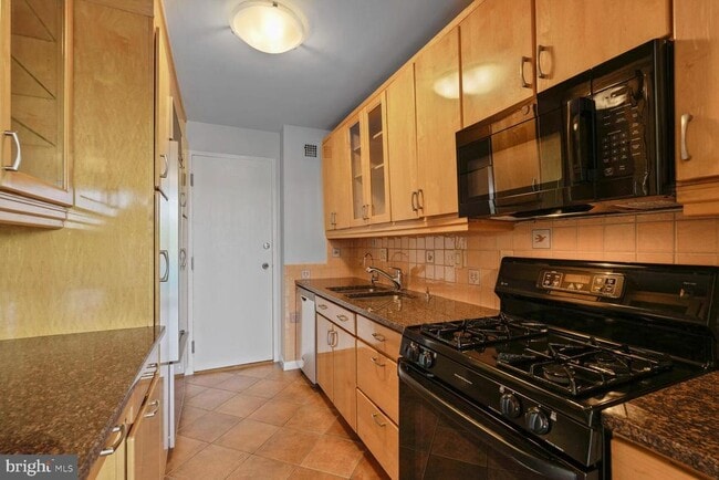 Photo - 10401 Grosvenor Pl Unit 904