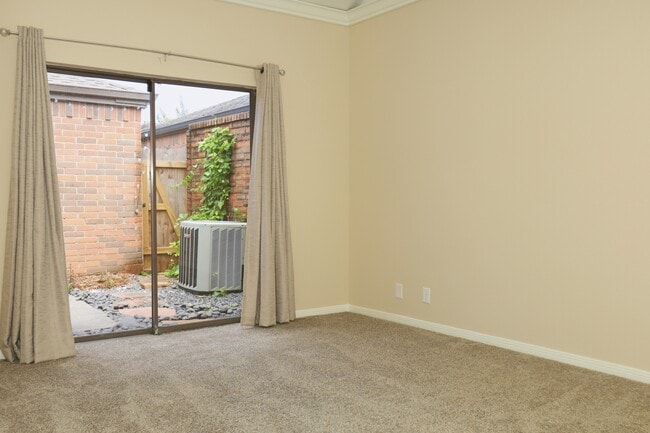 Photo - 107 Manor Pl