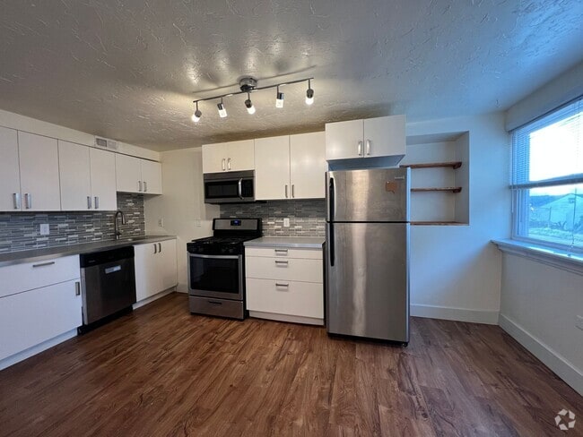 Building Photo - 3BR house in Southside Slopes