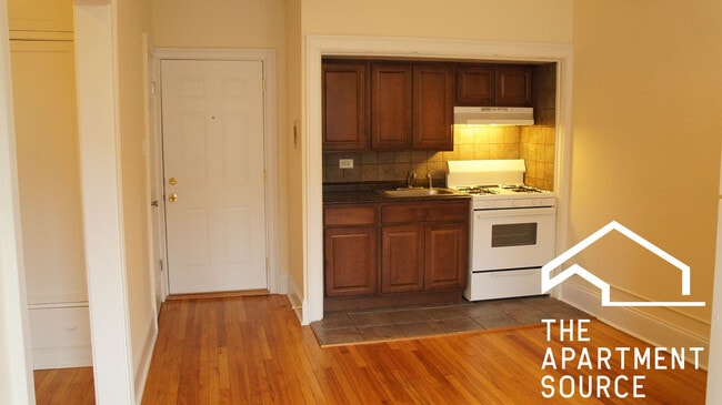 Building Photo - 2747 N Spaulding Ave Unit 316