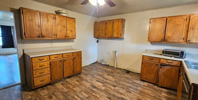 Photo - 528 E Lake St