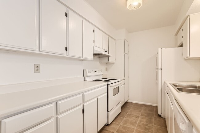 Photo - Evolve Real Estate: Stunning 2Beds/2 Baths, 1269 SQFT Condo with Two Assigned Parking Spots! Unit 265