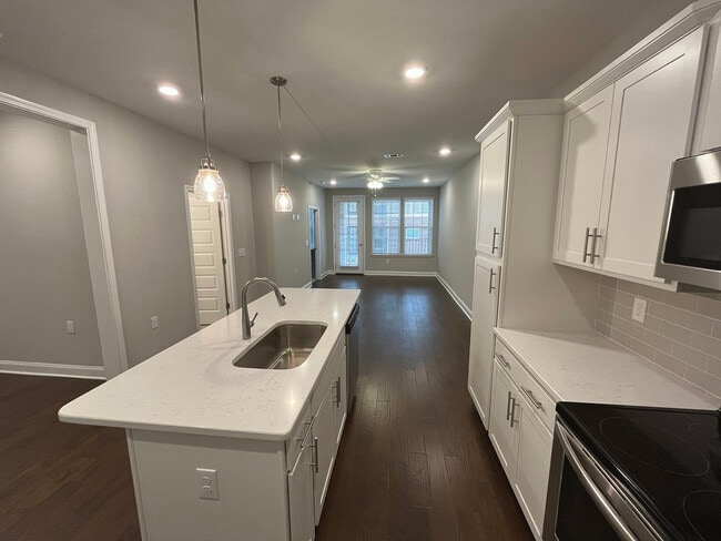 Main Kitchen area looking in to dining area - 4000 Shadow Green Dr Unit 4102