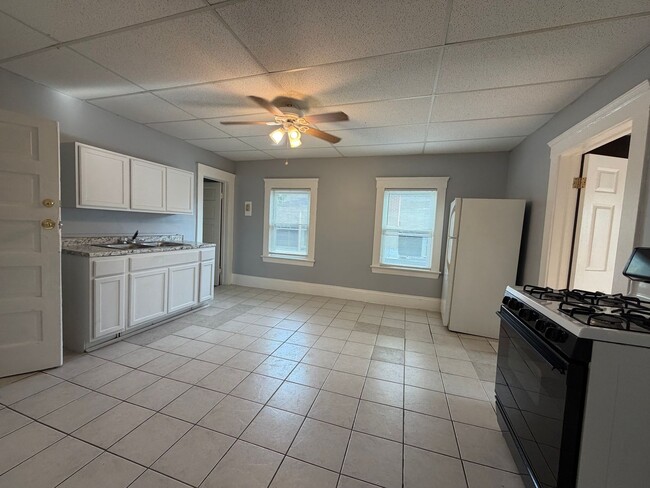 Building Photo - 3543 W 50th St Unit Up