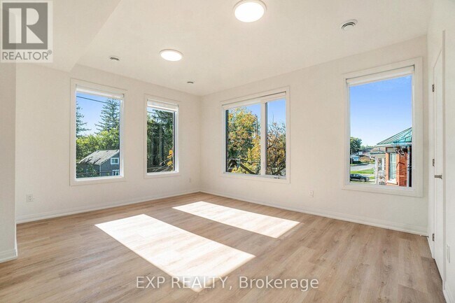 Photo - 251 Castor St Unité 8