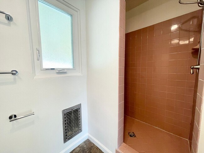 Photo - AVAILABLE NOW! Studio Apartment in Palm Sp... Unit 5