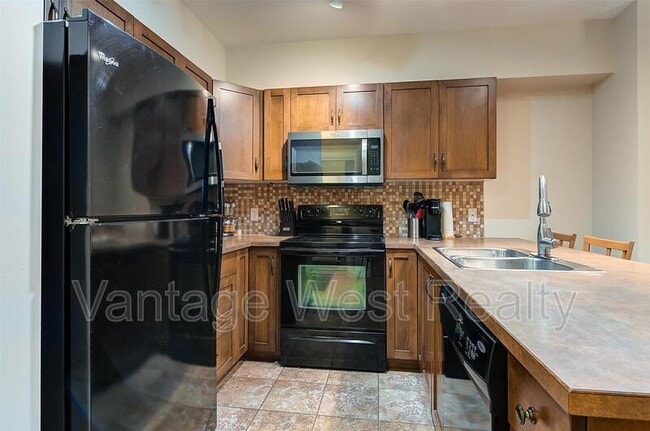 Photo - 654-654 Cook Rd