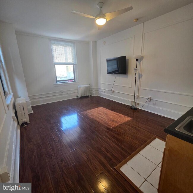 Photo - 1324 Locust St